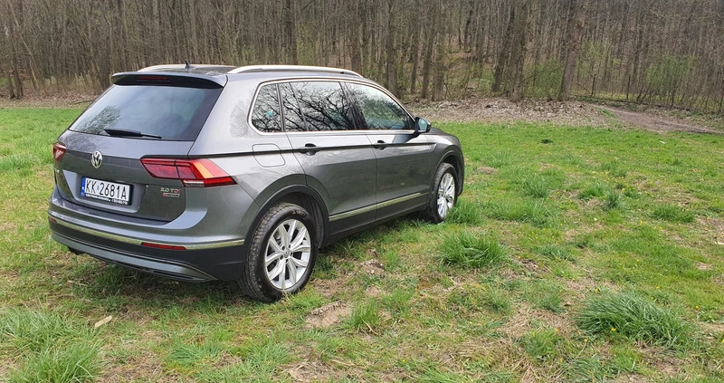 Volkswagen Tiguan cena 90500 przebieg: 148869, rok produkcji 2017 z Garwolin małe 154
